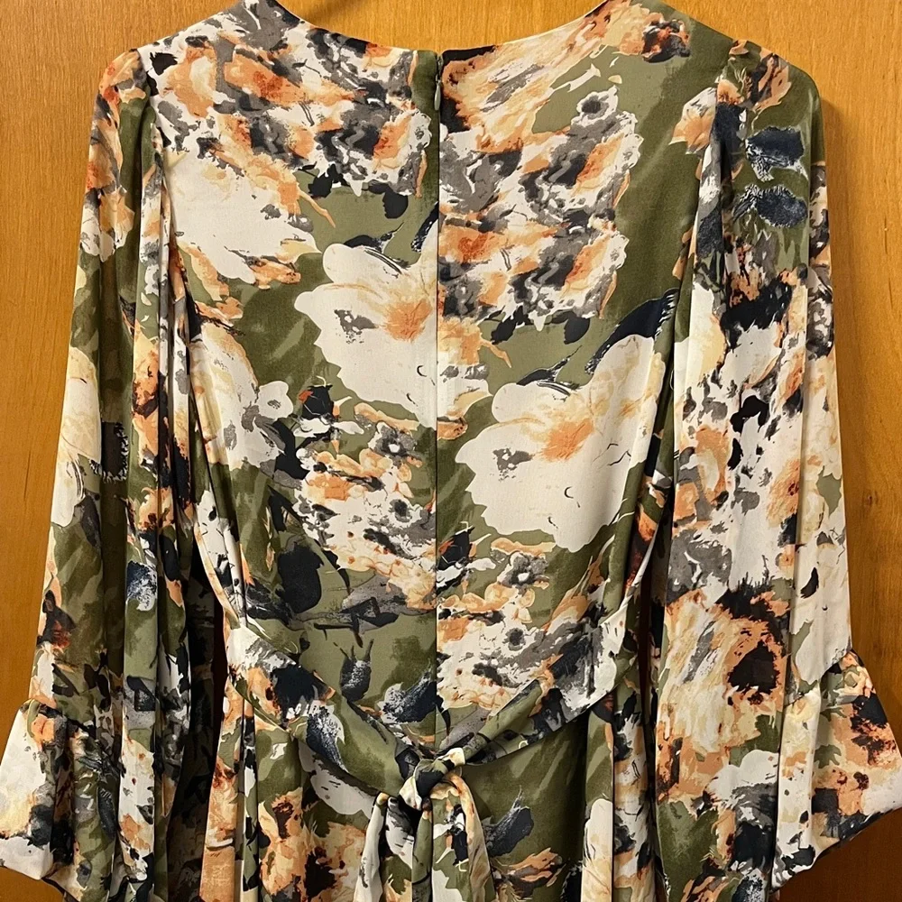 Betsey Johnson Bell Sleeve Floral Dress - Picture 9 of 10